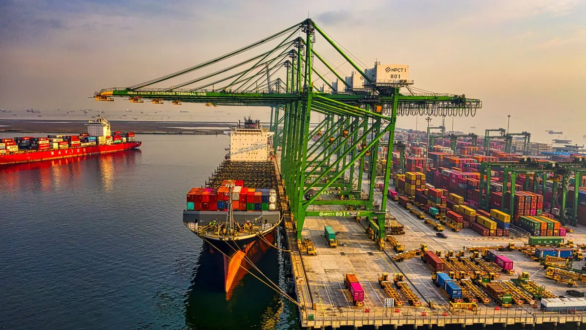 Port de commerce et infrastructures logistiques