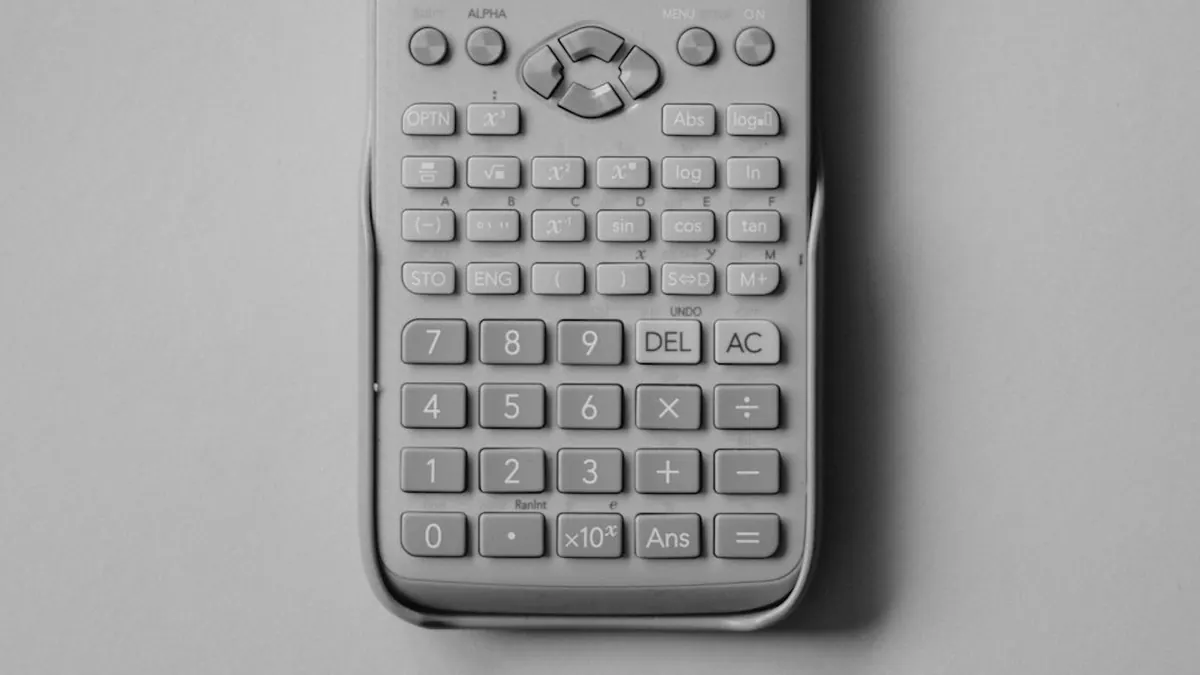 Calculatrice sur un bureau, sans personne